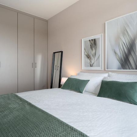 Shs Homes-Luxe Highrise, 2 Bedrooms, Kitchen, Free Parking, Stunning View, Large Tarrasse, Workspace Хасселт Экстерьер фото