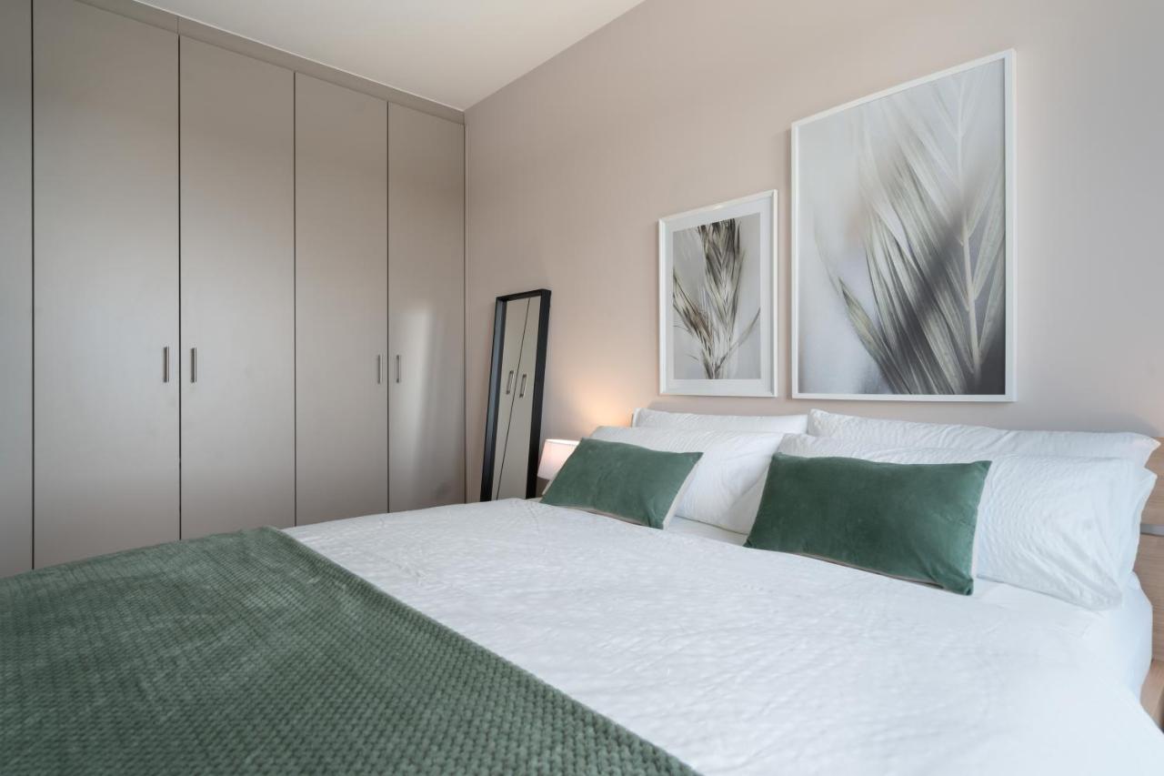 Shs Homes-Luxe Highrise, 2 Bedrooms, Kitchen, Free Parking, Stunning View, Large Tarrasse, Workspace Хасселт Экстерьер фото