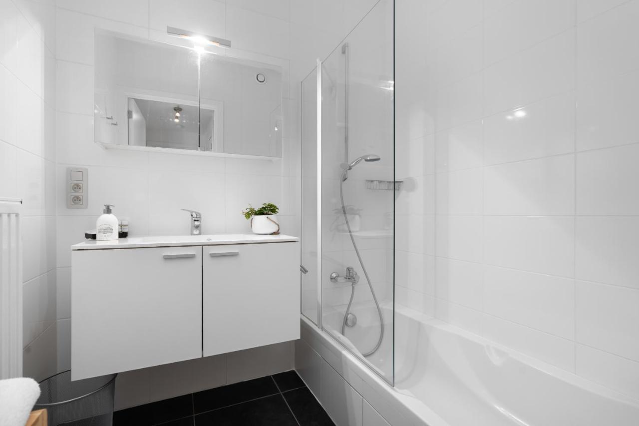Shs Homes-Luxe Highrise, 2 Bedrooms, Kitchen, Free Parking, Stunning View, Large Tarrasse, Workspace Хасселт Экстерьер фото